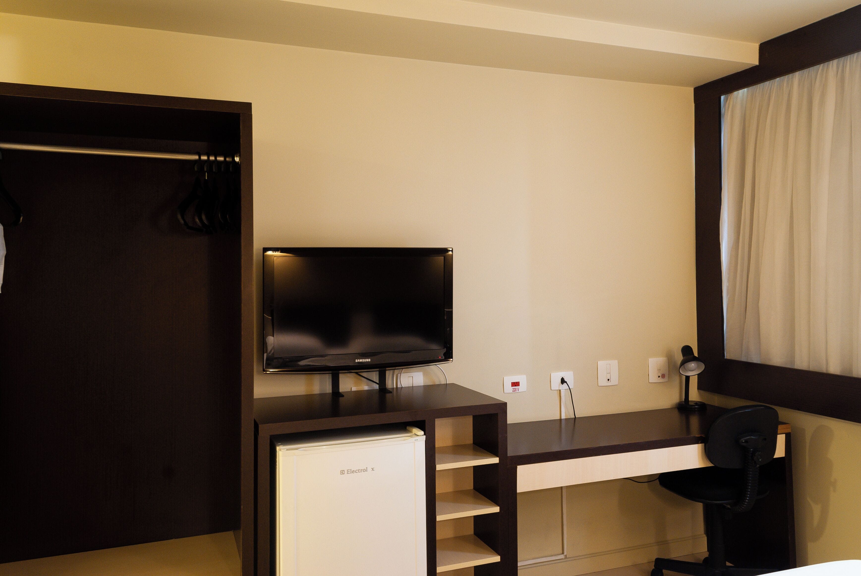 Foto - Master Curitiba Hotel - 1,6 km do Estádio Couto Pereira - Show