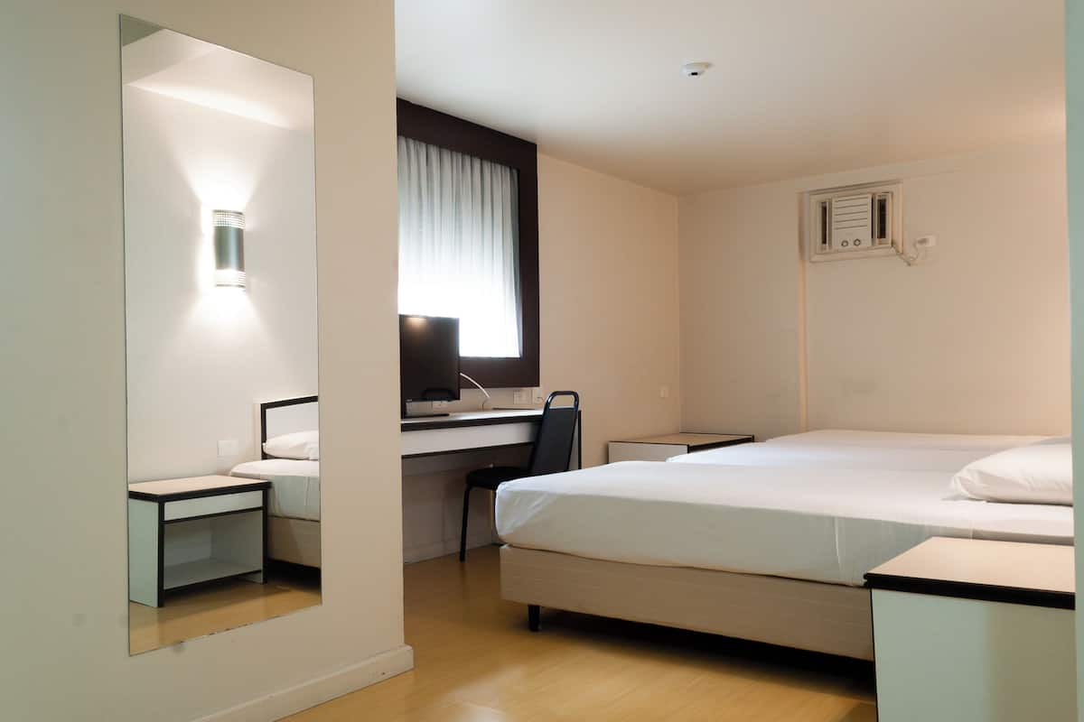 Quarto Classic Triplo | Masa, ücretsiz kablosuz İnternet, çarşaf takımı