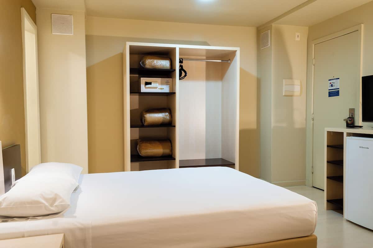 Standard Oda (Familia) | Masa, ücretsiz kablosuz İnternet, çarşaf takımı