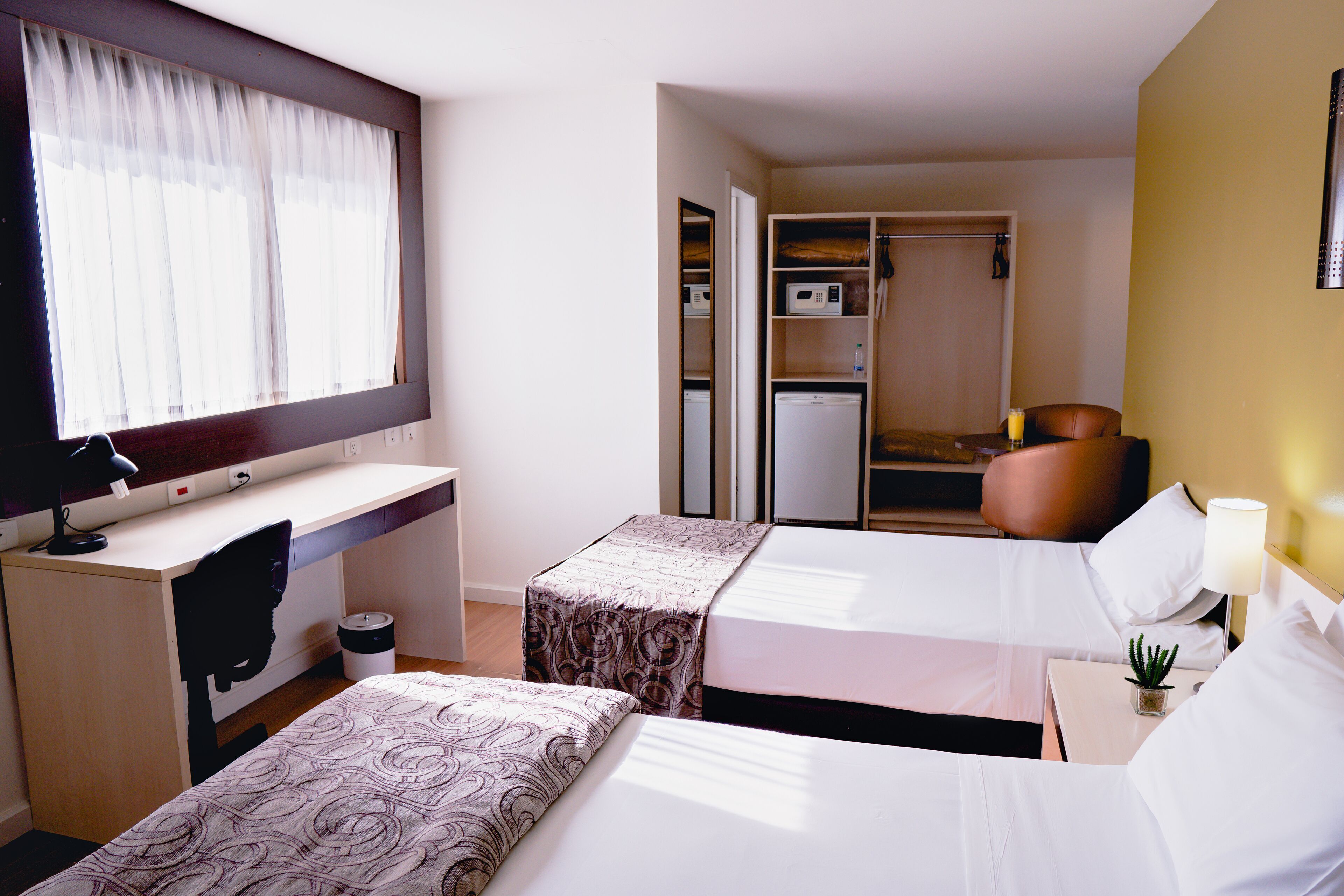 Schreibtisch, kostenloses WLAN, Bettwäsche