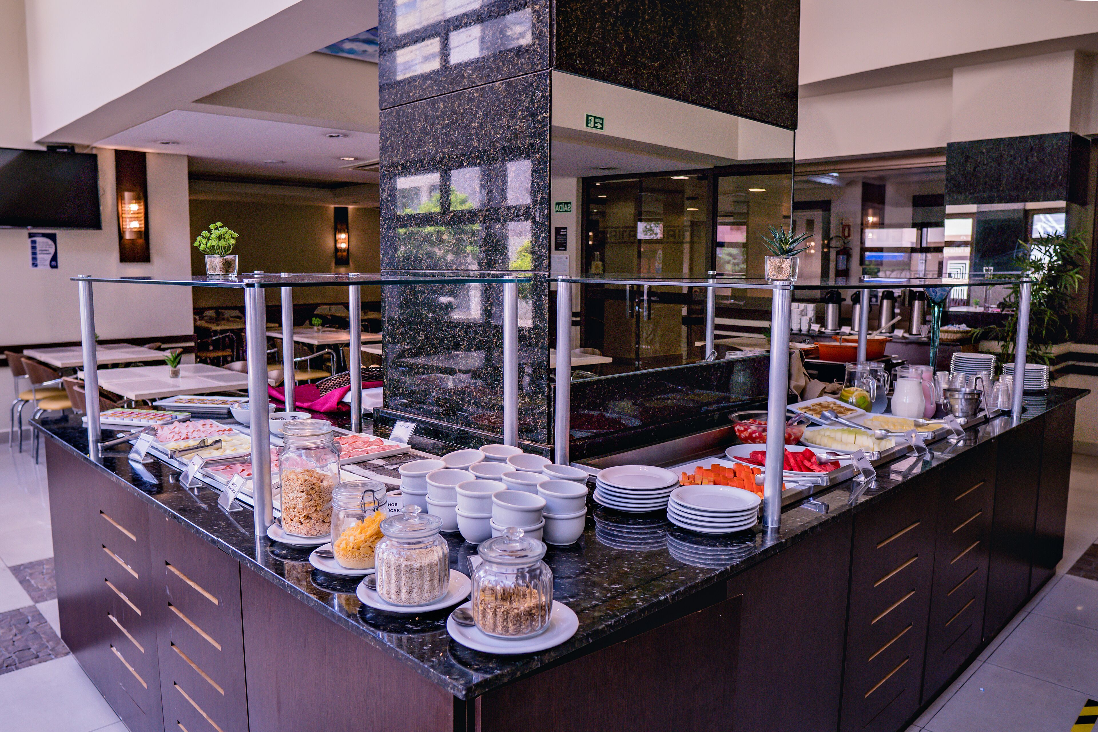 Foto - Master Curitiba Hotel - 1,6 km do Estádio Couto Pereira - Show