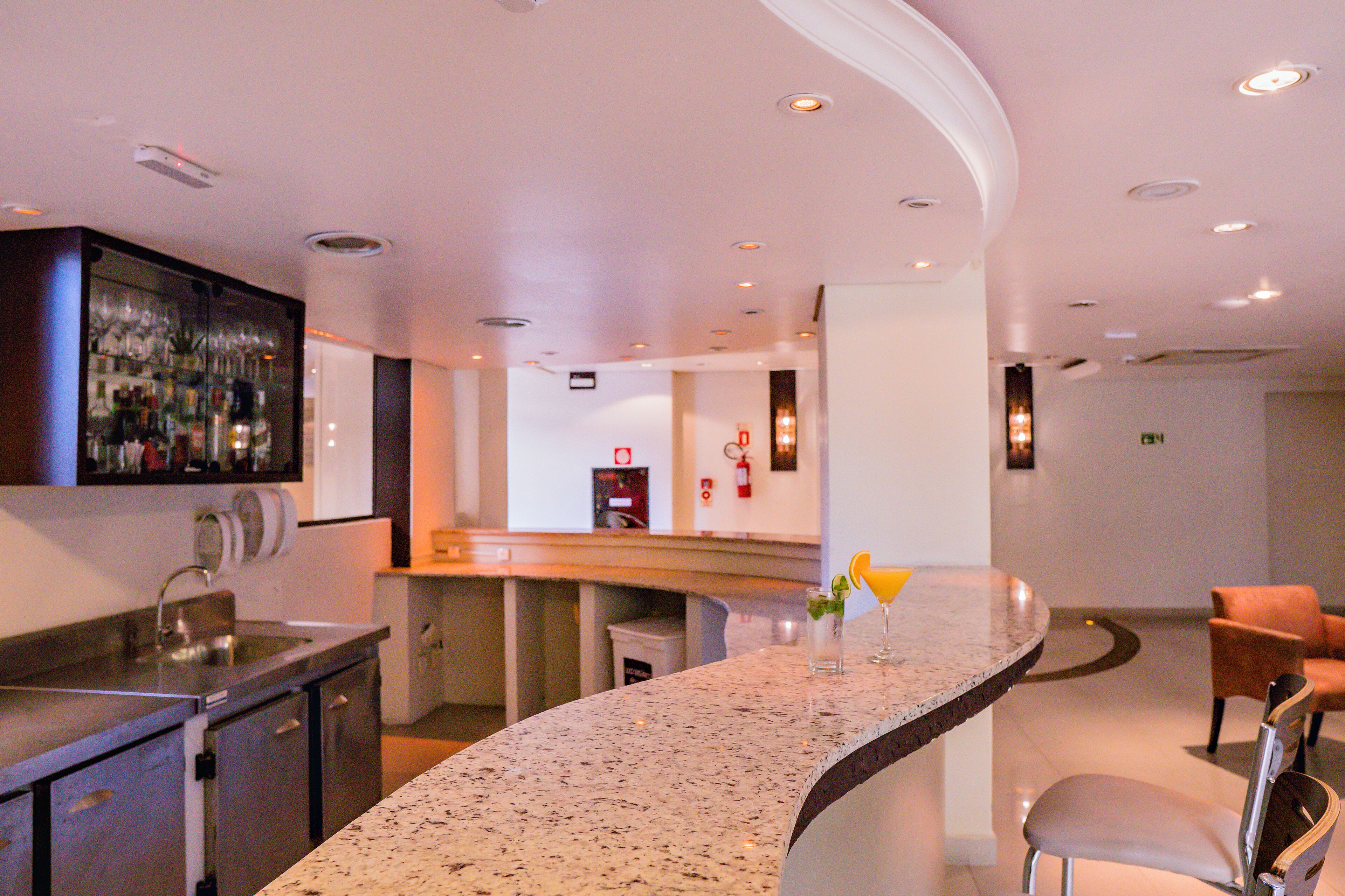 Foto - Master Curitiba Hotel - 1,6 km do Estádio Couto Pereira - Show