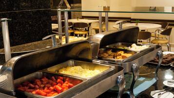 Daily buffet breakfast (BRL 30 per person)