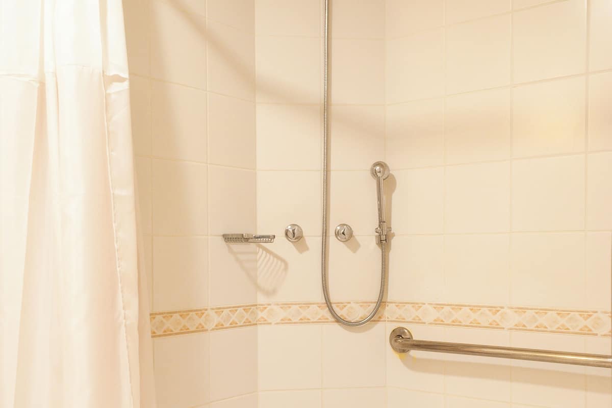 Classic Acessibilidade Uma Cama de Casal | Banyo | Duş, saç kurutma makinesi, havlu, sabun