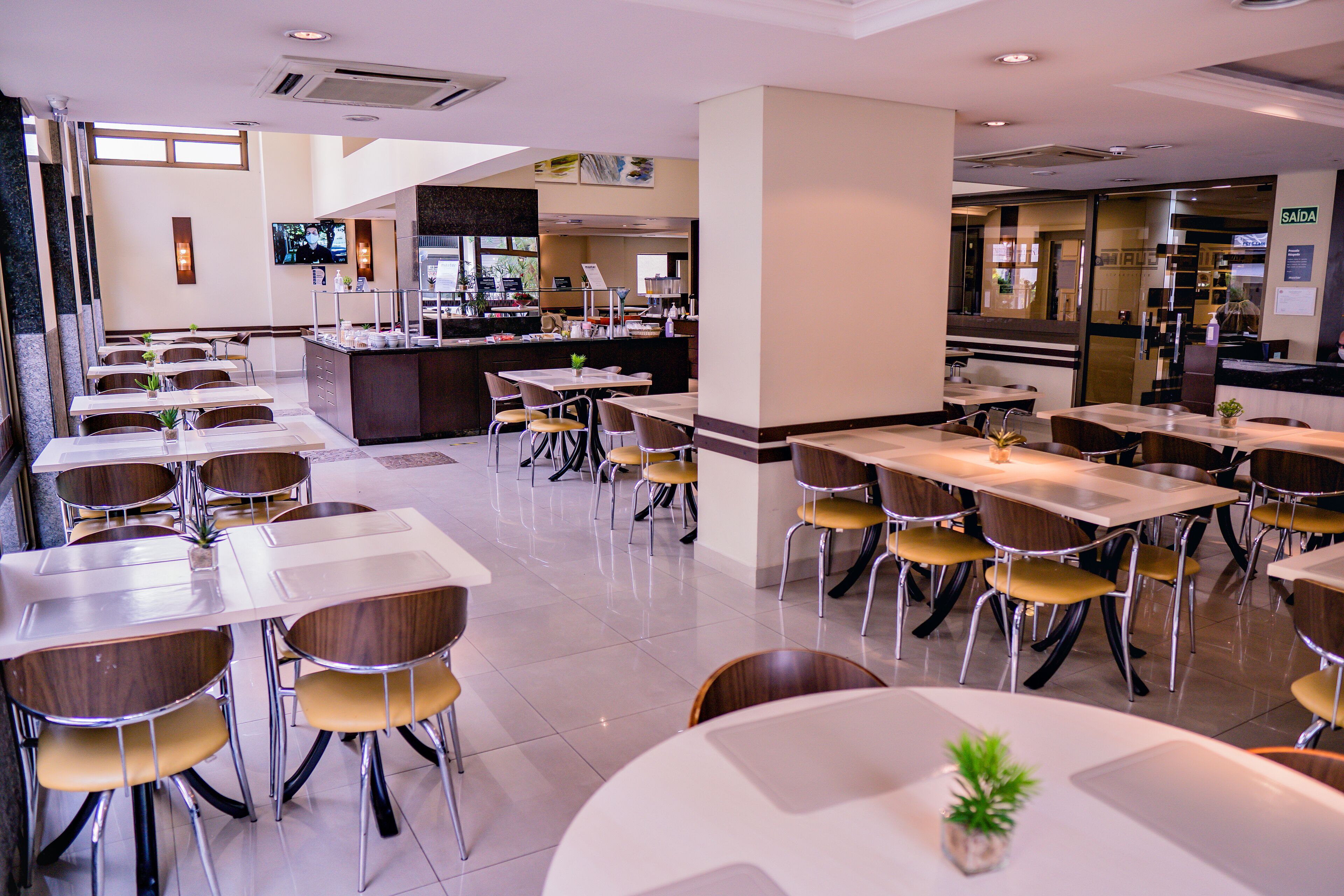 Photo - Master Curitiba Hotel - 1,6 km do Estádio Couto Pereira - Show