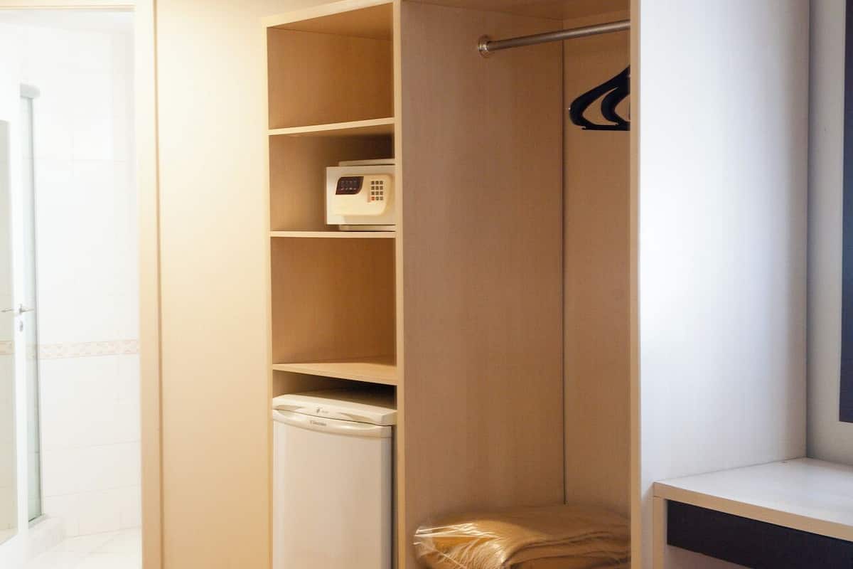 Classic Tek Büyük Yataklı Oda | Masa, ücretsiz kablosuz İnternet, çarşaf takımı