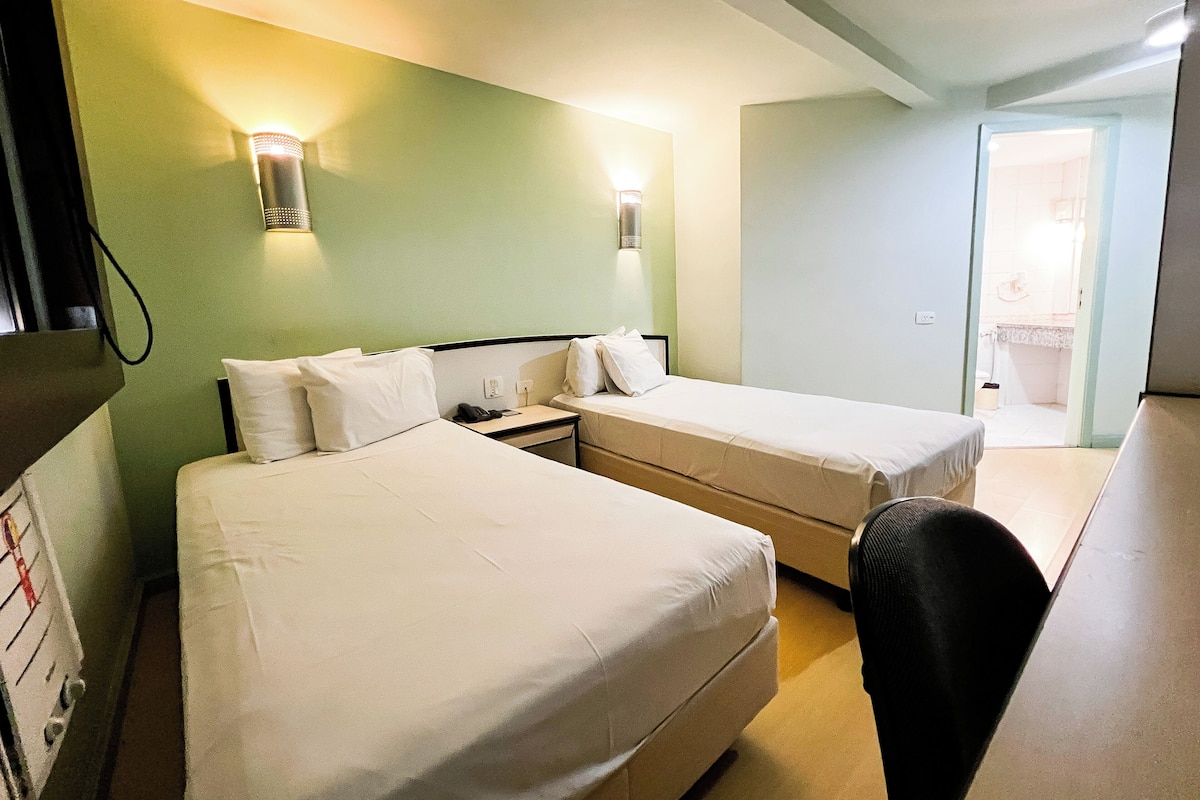 Classic İki Ayrı Yataklı Oda | Masa, ücretsiz kablosuz İnternet, çarşaf takımı