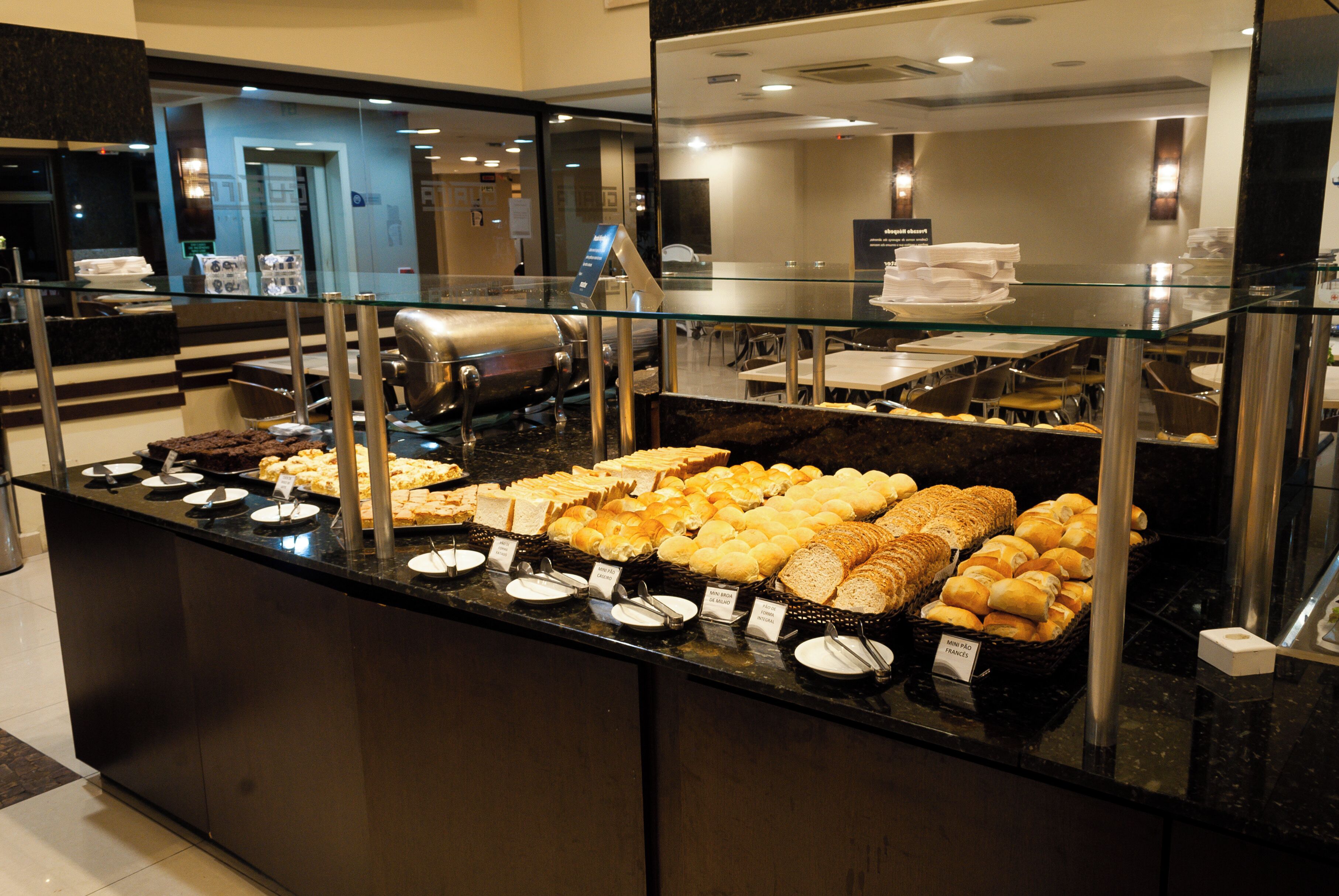 Foto - Master Curitiba Hotel - 1,6 km do Estádio Couto Pereira - Show