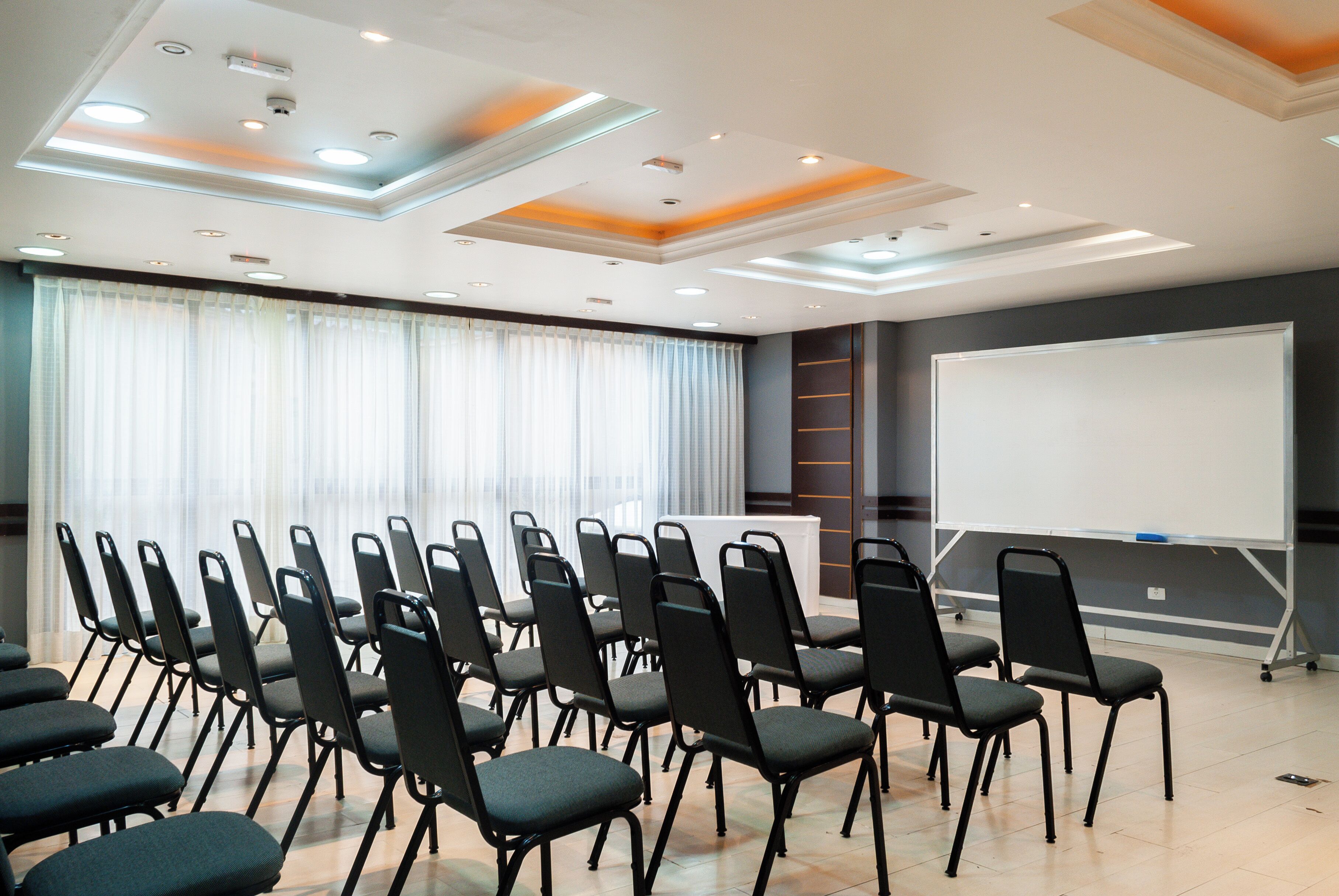 Foto - Master Curitiba Hotel - 1,6 km do Estádio Couto Pereira - Show