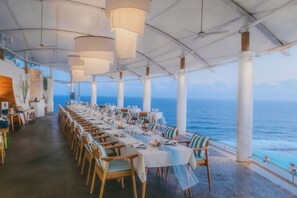 3 restaurants, lunch, dinner, brunch served; Mediterranean cuisine - Karma Kandara (Ungasan)