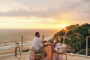 3 restaurantes; se sirve almuerzo, cena y brunch; cocina mediterránea