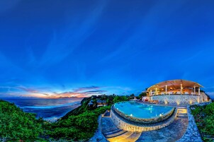 Outdoor pool, free cabanas, pool umbrellas