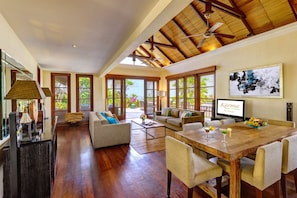 빌라, 침실 4개, 전용 수영장, 바다 전망 | 거실 | 케이블 채널 시청이 가능한 43인치 LCD TV, DVD 플레이어