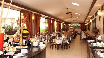 Daily buffet breakfast for a fee
