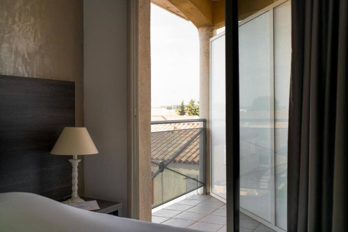 Premium bedding, in-room safe, desk, soundproofing