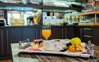 Daily continental breakfast (EUR 12 per person)