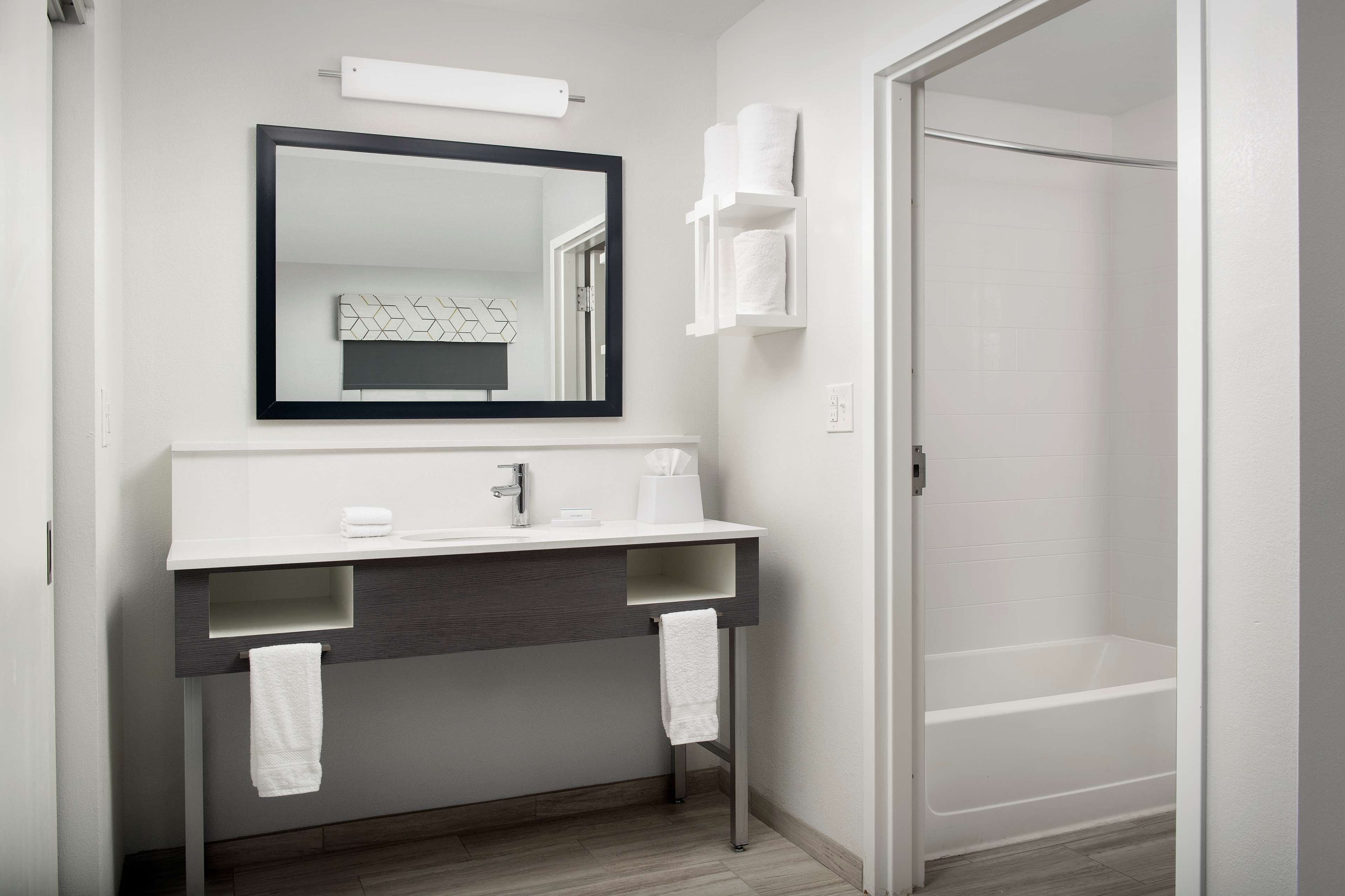 combined shower/bathtub, rainfall showerhead, hair dryer, towels