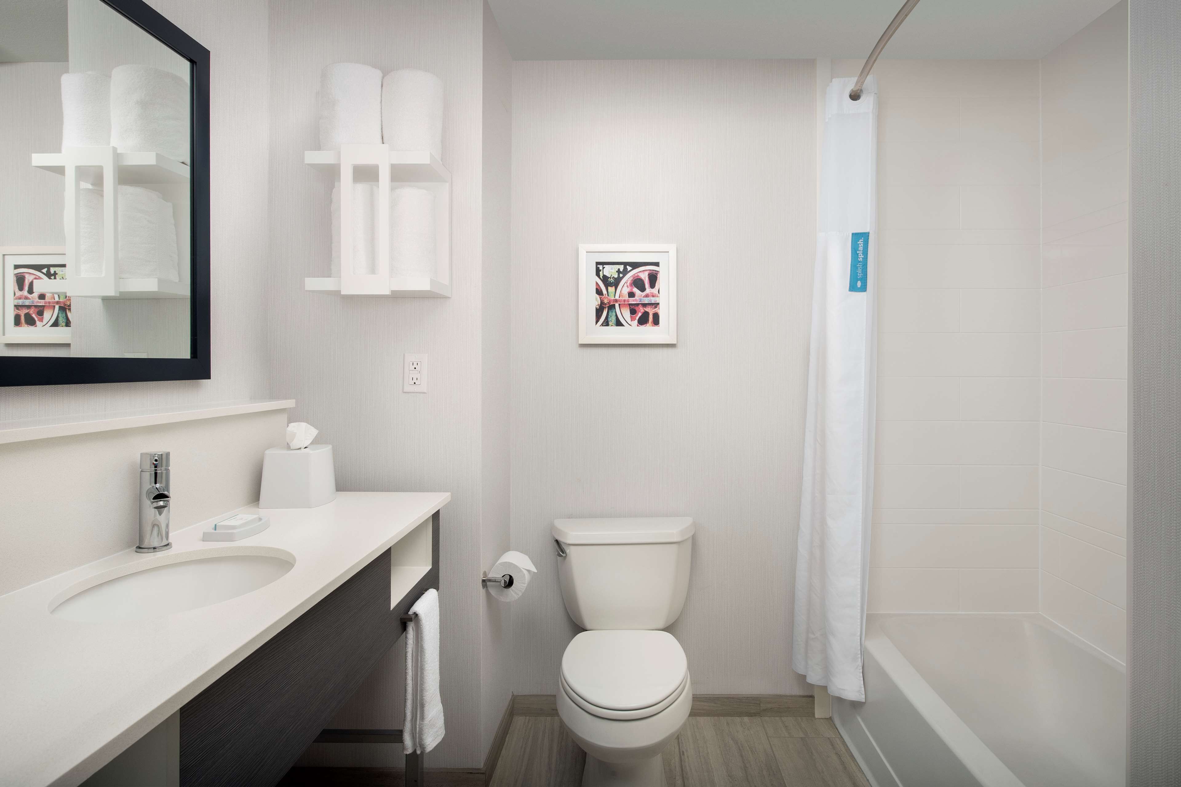 standard room | bathroom | combined shower/bathtub, rainfall showerhead, hair dryer, towels