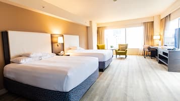 Rom – deluxe, 2 queensize-senger | Sengetøy av topp kvalitet, senger med overmadrass og safe på rommet