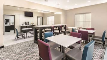 Esmorzar diari complet gratuït