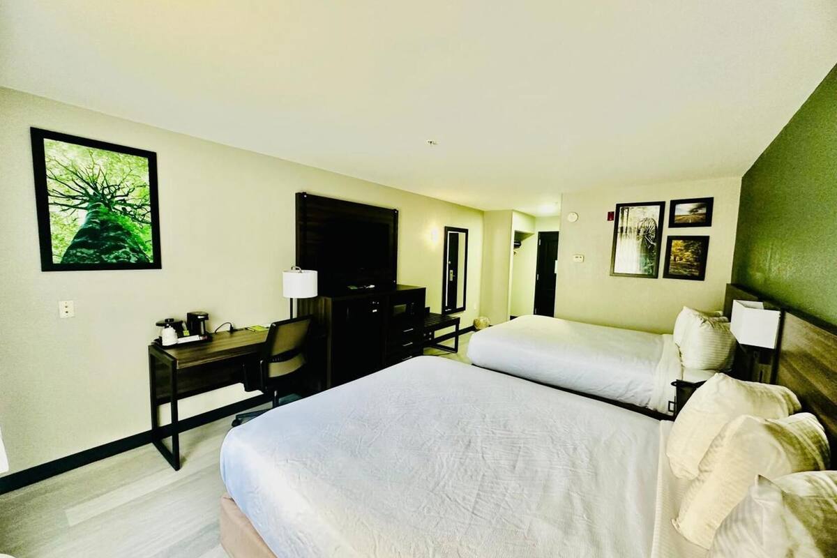 Ropa de cama de alta calidad, colchones con pillow-top y escritorio