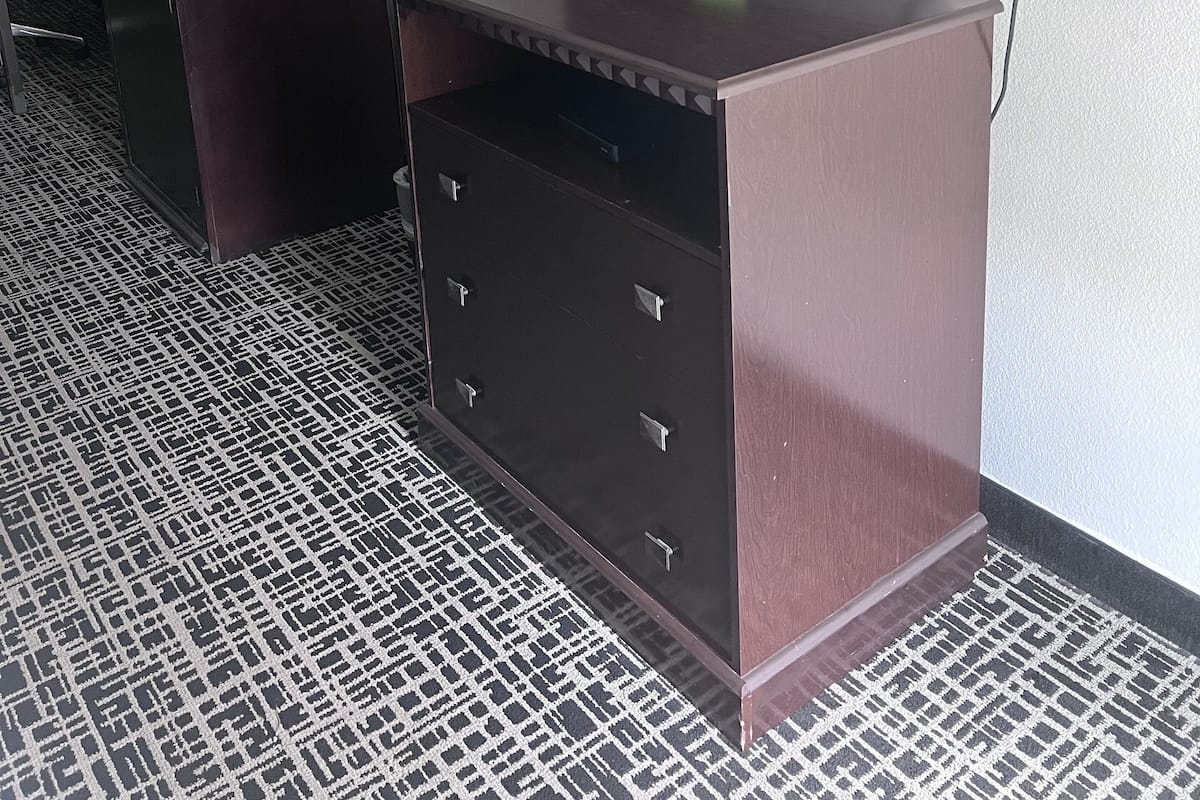 Premium bedding, desk, iron/ironing board, free cribs/infant beds