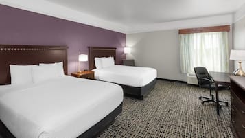 Habitación, 2 camas de matrimonio, no fumadores | Ropa de cama de alta calidad, escritorio, tabla de planchar con plancha
