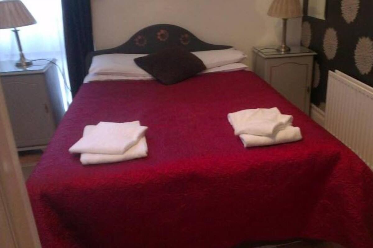 Cots/infant beds, free WiFi