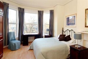 ダブルルーム エンスイート | ベビーベッド、WiFi (無料)