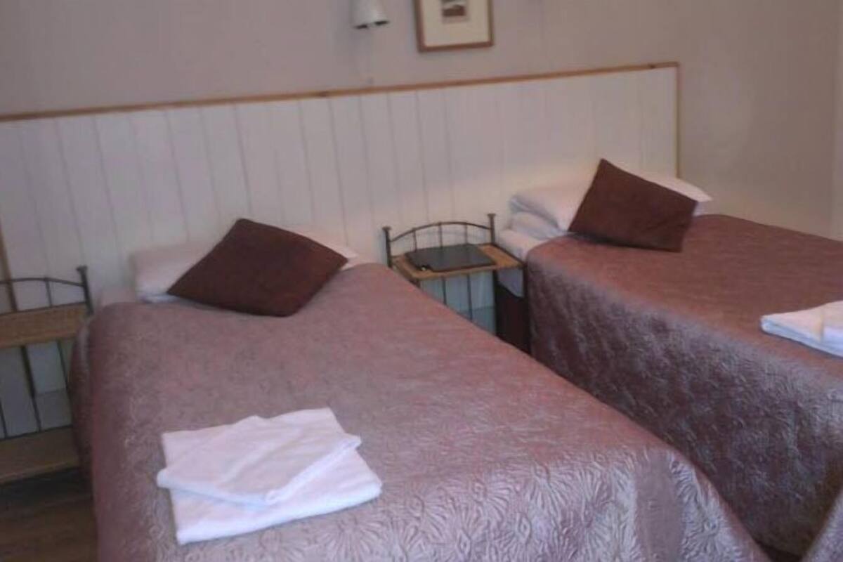 Cots/infant beds, free WiFi
