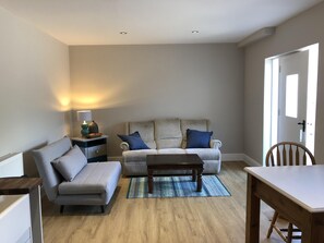 Studio (Family Studio) | Lounge - String of Horses (Brampton)