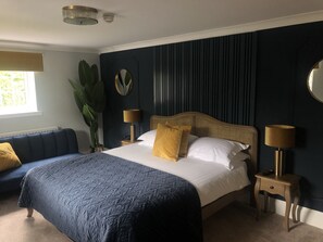 Suite, Ensuite - String of Horses (Brampton)