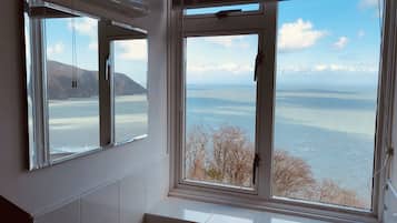 Superior Apart Daire, Banyolu/Duşlu, Deniz Manzaralı (Self catering 2king beds) | Banyo