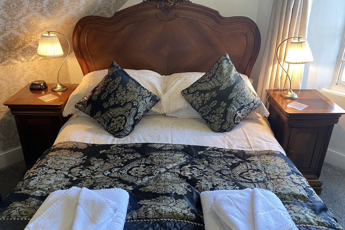 Deluxe driepersoonskamer, en-suite badkamer, uitzicht op zee (/ Double and Single)