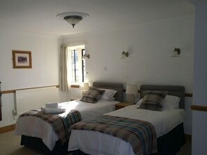 Twin Room, Ensuite (Superking)