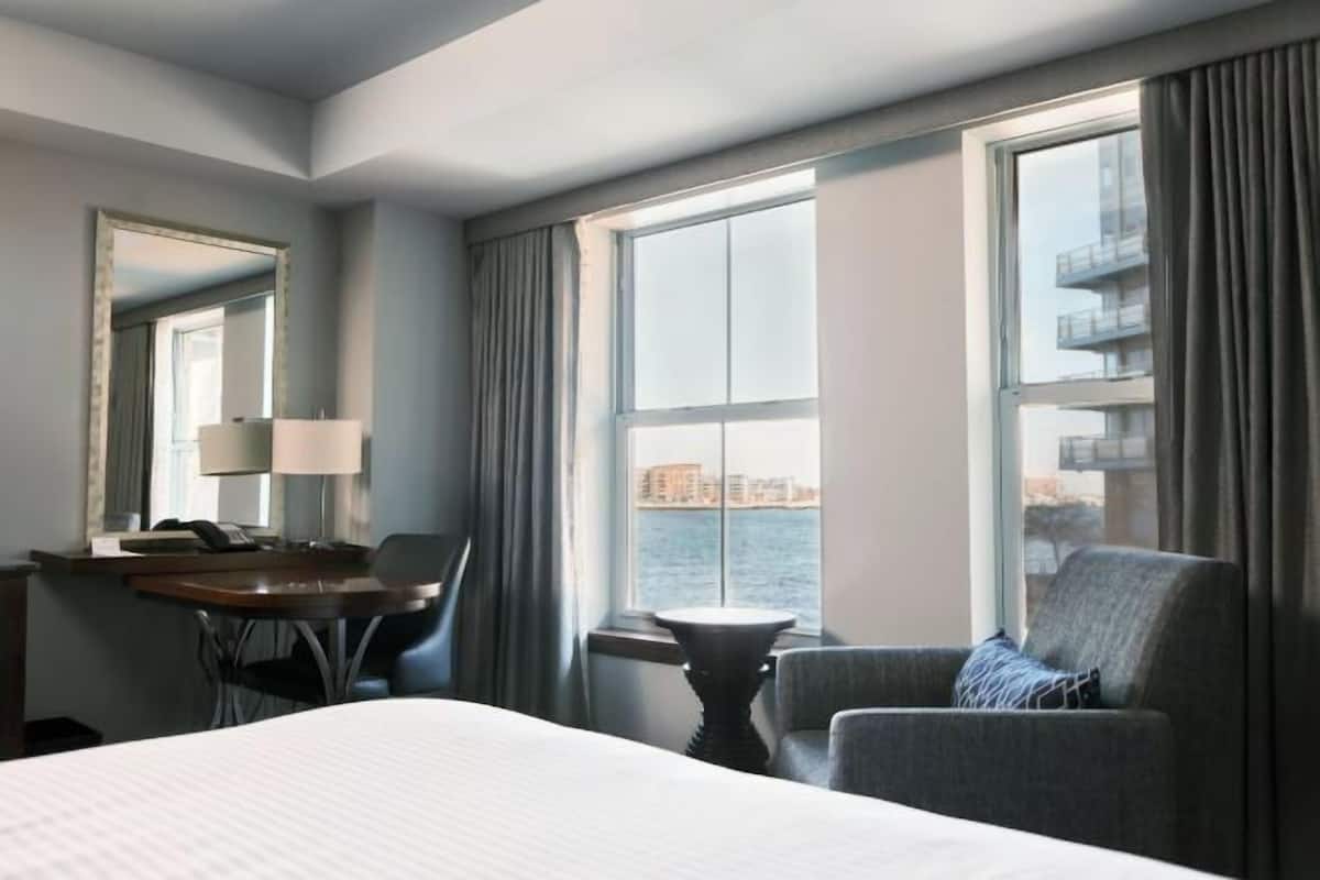 1 bedroom, Frette Italian sheets, premium bedding, down comforters