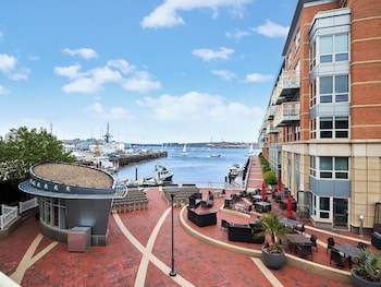 BBQ/picnic area at Battery Wharf Hotel, Boston Waterfront