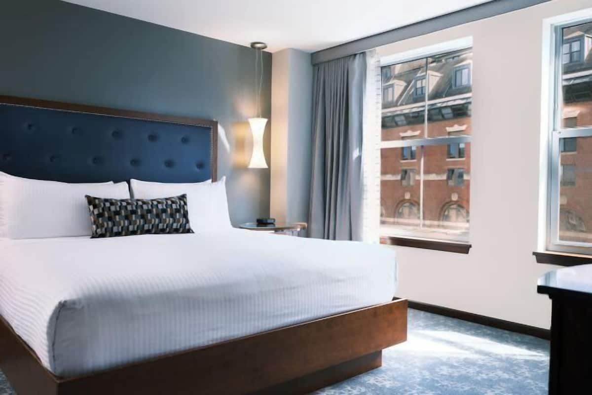 1 bedroom, Frette Italian sheets, premium bedding, down comforters