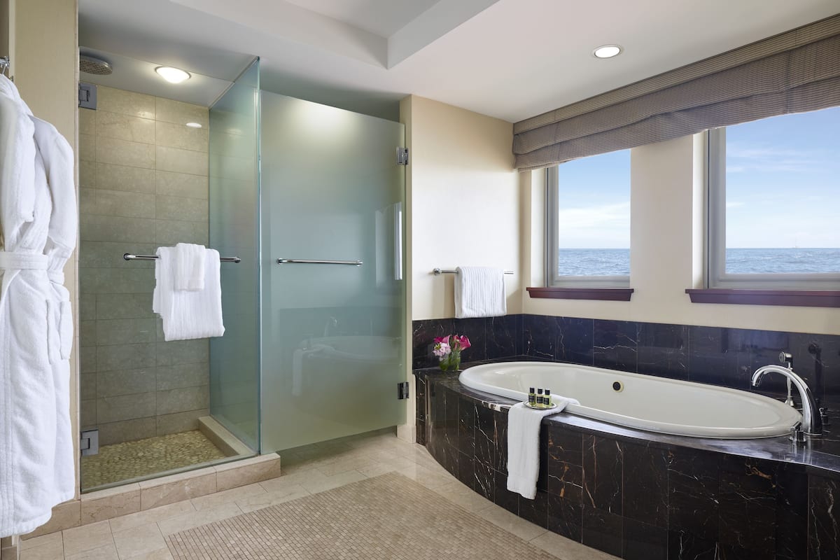 suite, 1 king bed, harbour view | bathroom | shower, rainfall showerhead, designer toiletries, hair dryer