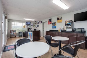 Lobby - Motel 6 Walterboro, SC (Walterboro)