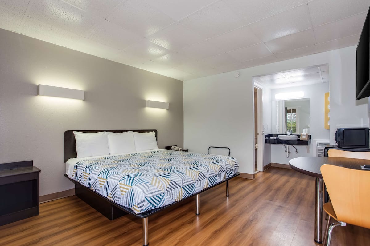 Standaard kamer, 1 kingsize bed, niet-roken | Gratis wifi, beddengoed