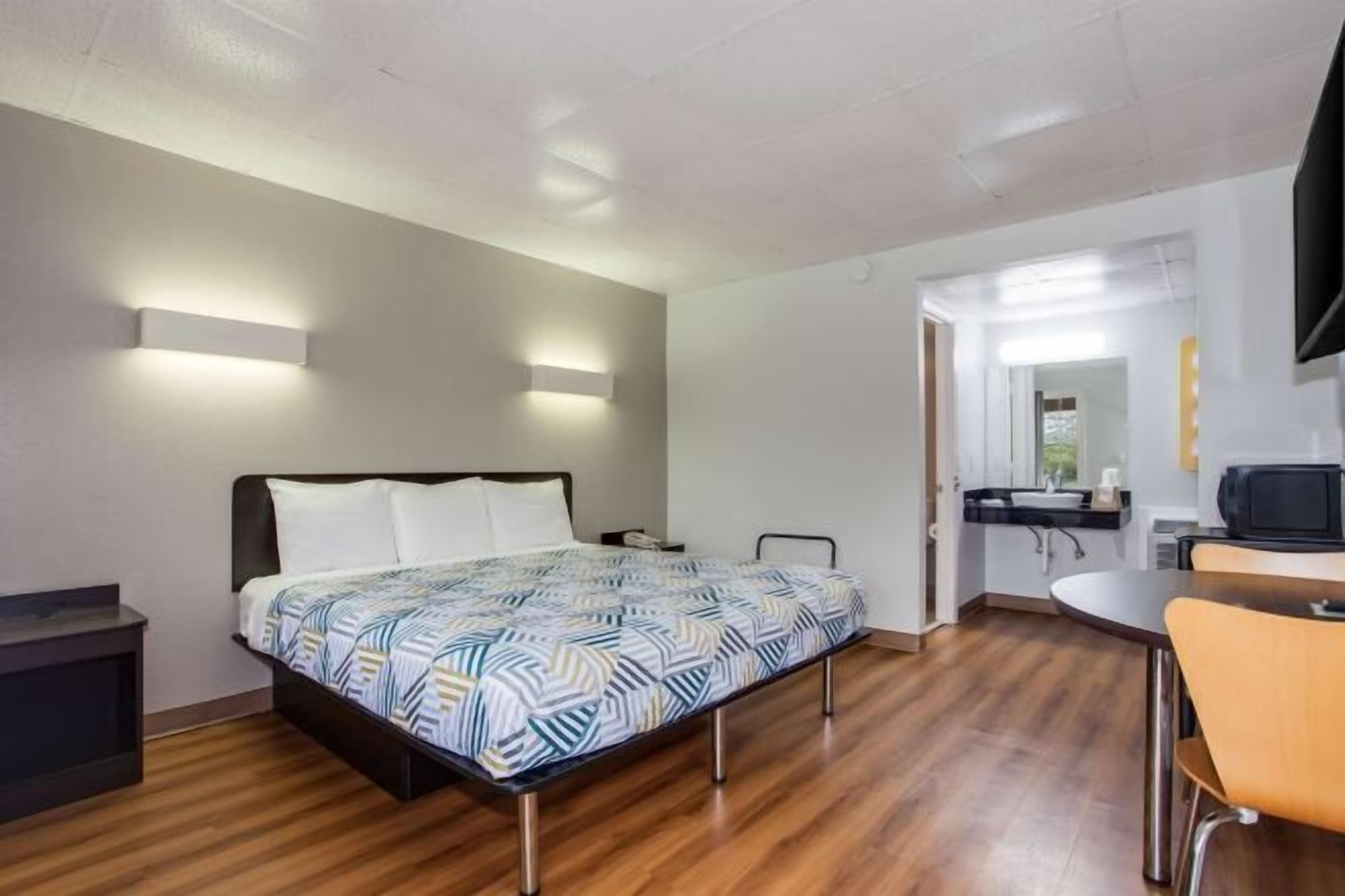 Free WiFi, bed sheets