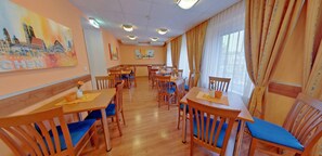 Daily buffet breakfast for a fee - Hotel Garni Evido KG Salzburg (Salzburg)