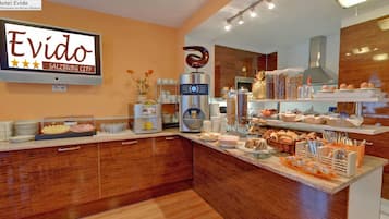 Colazione a buffet a pagamento, servita tutte le mattine 