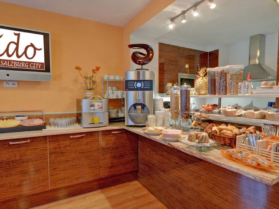 Tägliches Frühstücksbuffet gegen Gebühr