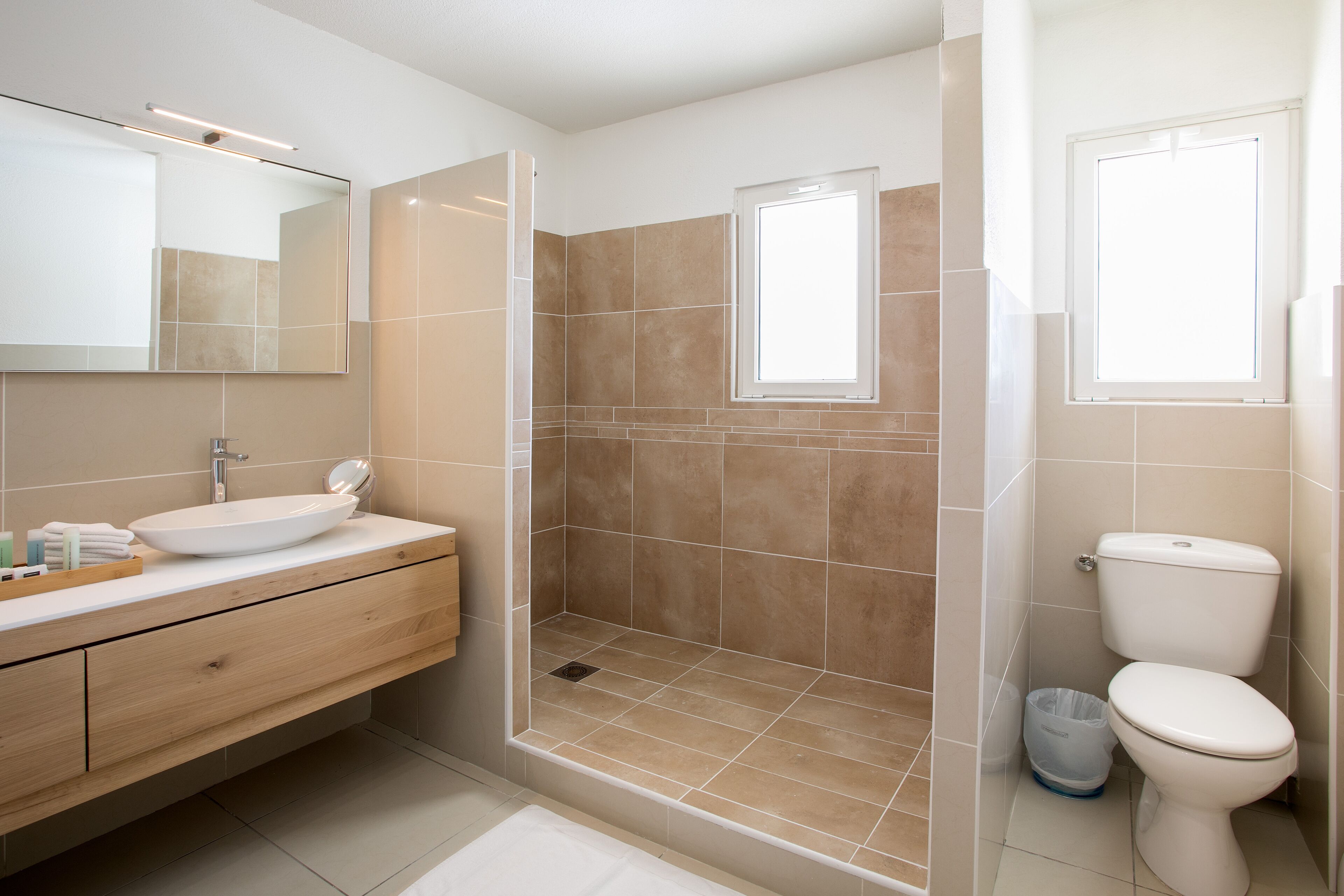 standard apartment | bathroom | shower, free toiletries, hair dryer, towels