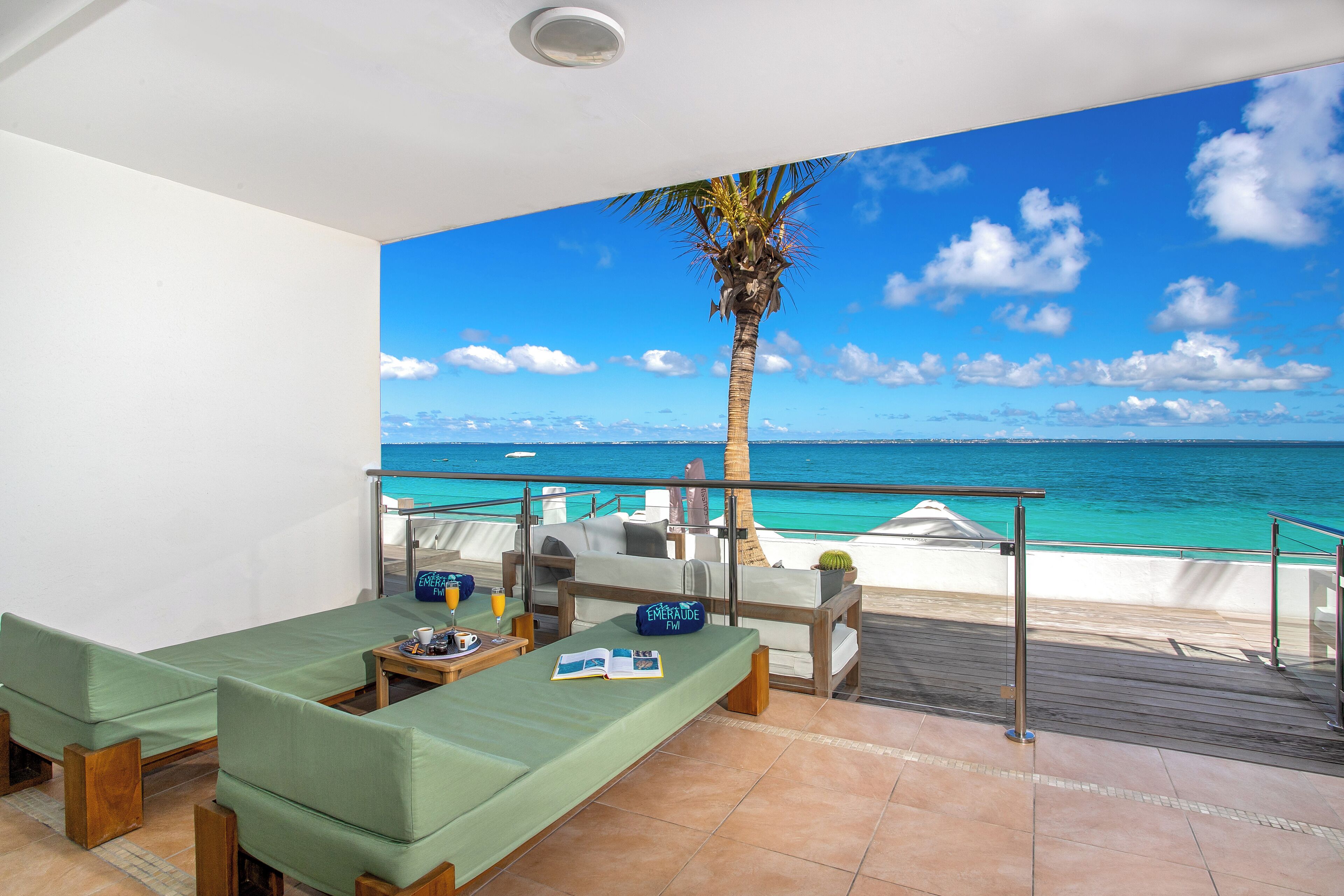 deluxe studio | terrace/patio