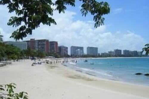 Ubicación a pie de playa, arena blanca y toallas de playa