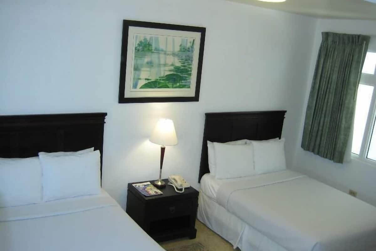 standard double room | in-room safe, desk, iron/ironing board, free wifi