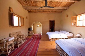 Triple Room | Desk, rollaway beds